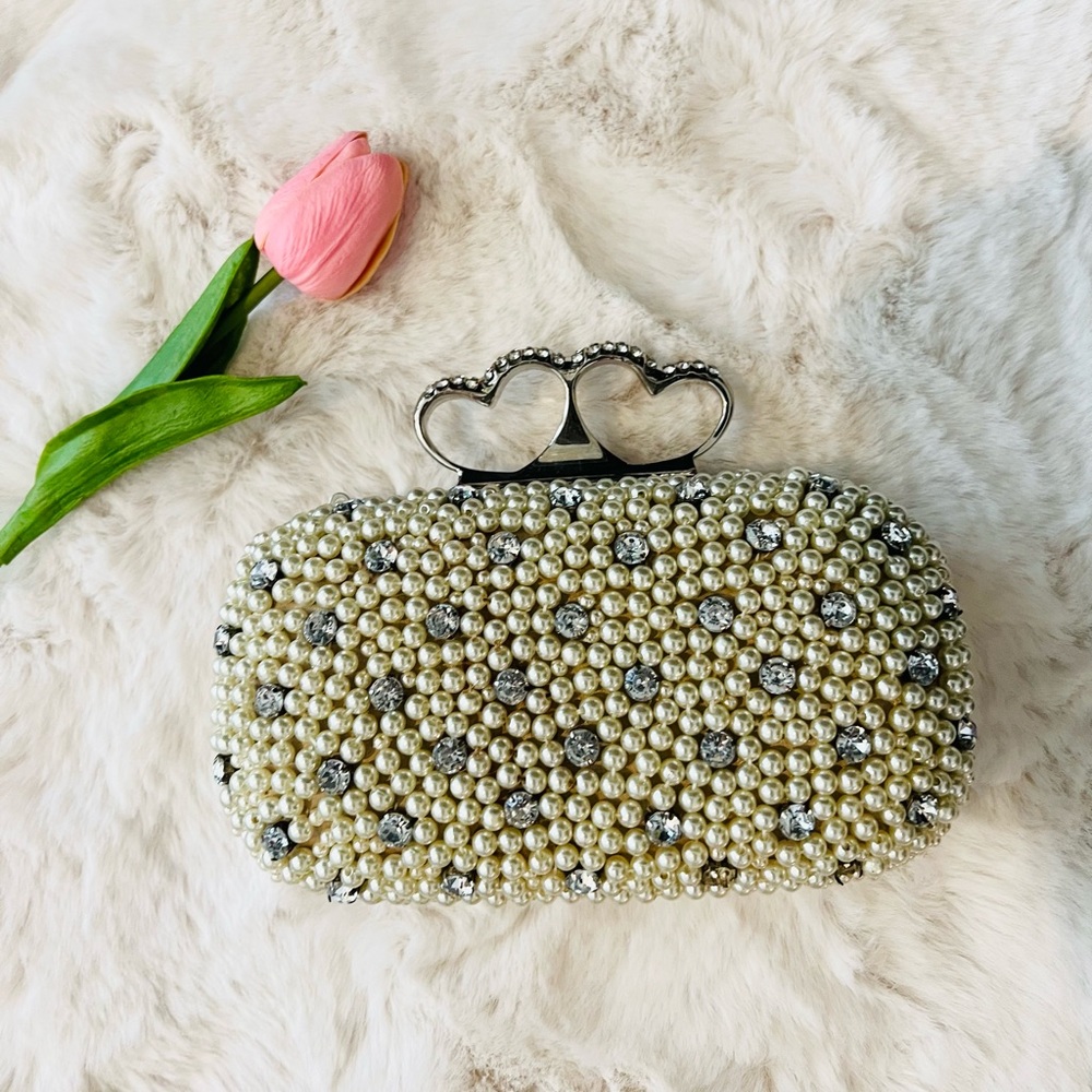 Beige Pearl Finger Ring Clutch